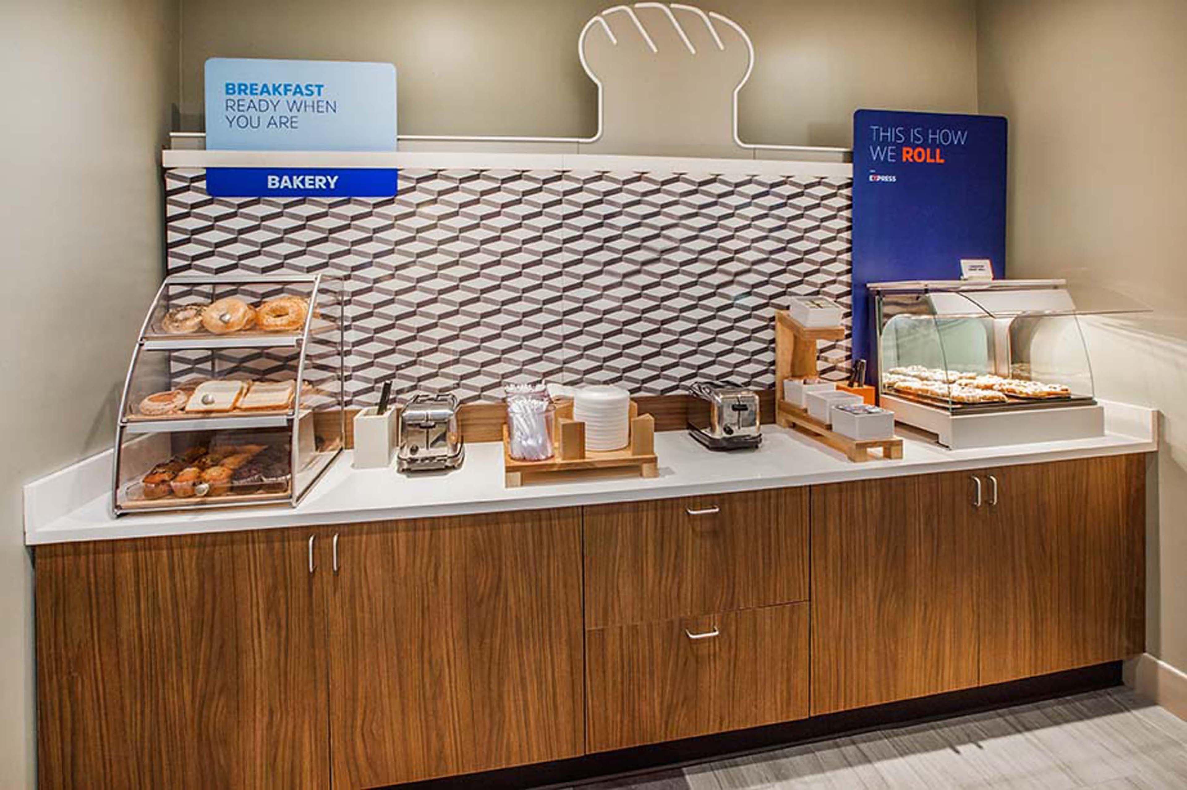 Holiday Inn Express Hotel & Suites Uptown Fredericton By Ihg Eksteriør bilde
