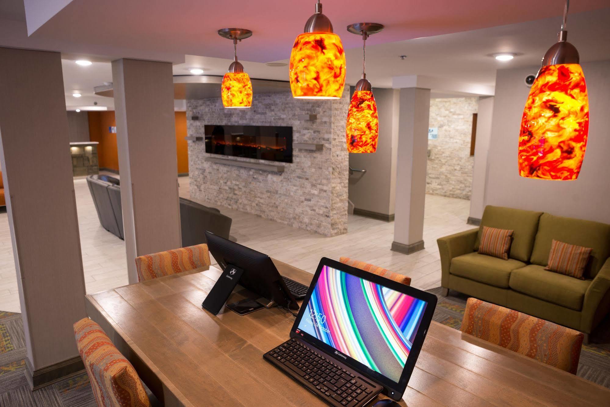 Holiday Inn Express Hotel & Suites Uptown Fredericton By Ihg Eksteriør bilde